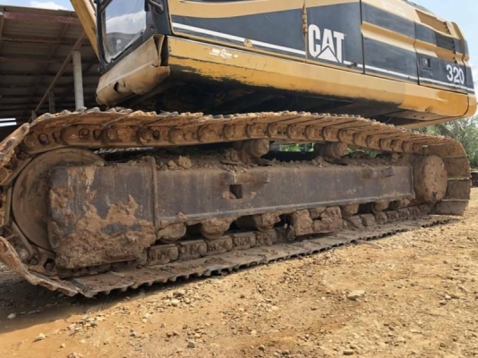 ขาย 695,000 CAT 320 V2 เล่มทะเบียน ไฟฟ้าครบ เครื่องดี ปั้มแรง เอวมีขยับนิดๆ ช่วงล่างเต็ม รถอยู่ ราชบุรี 090-772-3710 090-772-3708