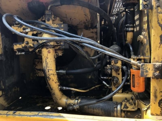 ขาย 695,000 CAT 320 V2 เล่มทะเบียน ไฟฟ้าครบ เครื่องดี ปั้มแรง เอวมีขยับนิดๆ ช่วงล่างเต็ม รถอยู่ ราชบุรี 090-772-3710 090-772-3708