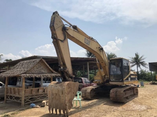 ขาย 695,000 CAT 320 V2 เล่มทะเบียน ไฟฟ้าครบ เครื่องดี ปั้มแรง เอวมีขยับนิดๆ ช่วงล่างเต็ม รถอยู่ ราชบุรี 090-772-3710 090-772-3708