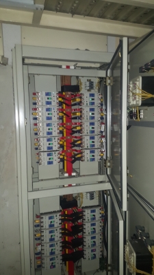 ตู้ MDB มี 5 ชุดตู้ย่อยจำนวนมาก