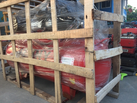 ขายปัีมลมใหม่ขนาด200ลิตร 3สูบ4แรงไฟ220โวล