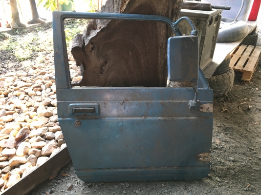 ประตูคู่หน้า ซูซุกิ คาริเบียน