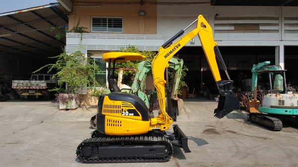 ขาย รถขุด KOMATSU รุ่น PC30MR-1- มือสองญี่ปุ่น แทรกเหล็ก สลัก บูทเอวแน่น 100\% สวยพร้อมใช้งาน มือถือ 0818753444