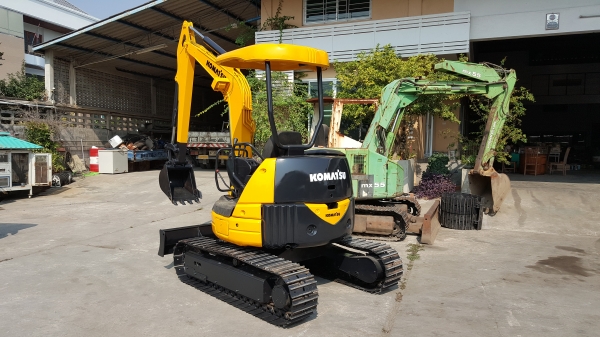 ขาย รถขุด KOMATSU รุ่น PC30MR-1- มือสองญี่ปุ่น แทรกเหล็ก สลัก บูทเอวแน่น 100\% สวยพร้อมใช้งาน มือถือ 0818753444