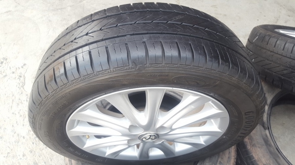 ขายล้อTOYOTA VIOS 12ก้าน  ยางปี15   4 ล้อ