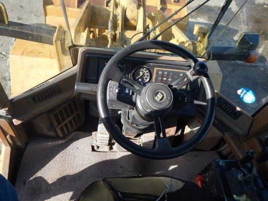 รถตักล้อยาง Cat 924F สนใจติดต่อ 062-709-1747