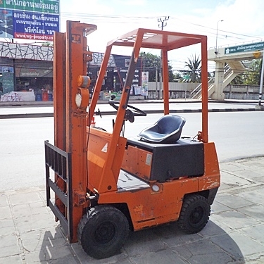 ขายรถยกโตโยต้า 900 กิโล เครื่องเบนซิน กระบอกคู่ เสาสูง 3 เมตร พวงมาลัยเพาเว่อร์  สีเดิมจากนอก นำเข้าจากญี่ปุ่น ใช้งานได้ทันที ราคา80000