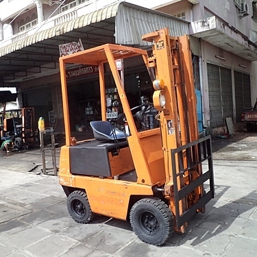 ขายรถยกโตโยต้า 900 กิโล เครื่องเบนซิน กระบอกคู่ เสาสูง 3 เมตร พวงมาลัยเพาเว่อร์  สีเดิมจากนอก นำเข้าจากญี่ปุ่น ใช้งานได้ทันที ราคา80000