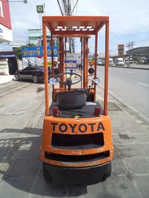 ขายรถยกโตโยต้า 900 กิโล เครื่องเบนซิน กระบอกคู่ เสาสูง 3 เมตร พวงมาลัยเพาเว่อร์  สีเดิมจากนอก นำเข้าจากญี่ปุ่น ใช้งานได้ทันที ราคา80000