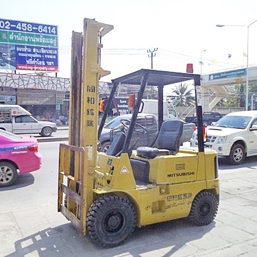 ขายรถยกมิตซูบิชิ 1.5 ตัน เครื่องเบนซิน กระบอกคู่ เสาสูง 4 เมตร  ยางตันใหม่ พวงมาลัยเพาเว่อร์  สีเดิมจากนอก นำเข้าจากญี่ปุ่น ใช้งานได้ทันที ราคา130000