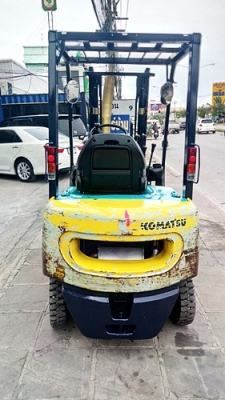 ขายรถยกโคมัสสึ 1.5 ตัน รุ่น17 เครื่องเบนซิน กระบอกคู่ เสาสูง 3 เมตร ยางตันใหม่ พวงมาลัยเพาเว่อร์  สีเดิมจากนอก นำเข้าจากญี่ปุ่น ใช้งานได้ทันที ราคา150000