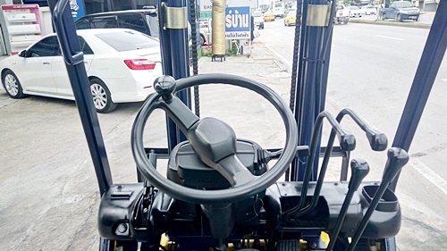 ขายรถยกโคมัสสึ 1.5 ตัน รุ่น17 เครื่องเบนซิน กระบอกคู่ เสาสูง 3 เมตร ยางตันใหม่ พวงมาลัยเพาเว่อร์  สีเดิมจากนอก นำเข้าจากญี่ปุ่น ใช้งานได้ทันที ราคา150000