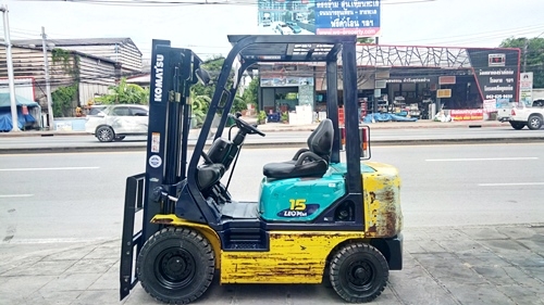 ขายรถยกโคมัสสึ 1.5 ตัน รุ่น17 เครื่องเบนซิน กระบอกคู่ เสาสูง 3 เมตร ยางตันใหม่ พวงมาลัยเพาเว่อร์  สีเดิมจากนอก นำเข้าจากญี่ปุ่น ใช้งานได้ทันที ราคา150000