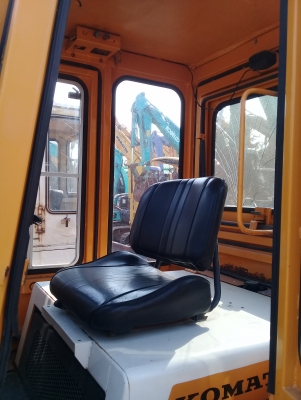 ต้องการขายรถตักล้อยี่ห้อ KOMATSU-SD10-3 รถนอกนำเข้าจากญี่ปุ่น