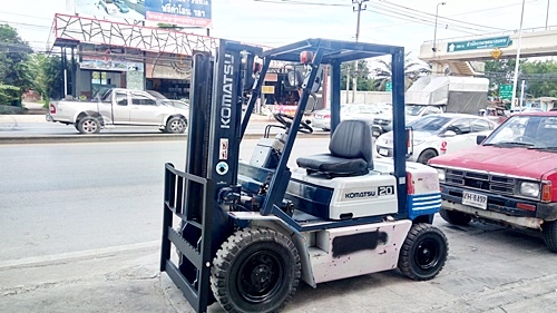 ขายรถยกโคมัสสึ 2 ตัน รุ่น11 เครื่องเบนซิน กระบอกคู่ เสาสูง 3 เมตร ยางตัน พวงมาลัยเพาเว่อร์  สีเดิมจากนอก นำเข้าจากญี่ปุ่น ใช้งานได้ทันที ราคา170000