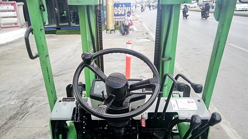 ขายรถยกโตโยต้า 2 ตัน รุ่น5 เครื่องเบนซิน กระบอกคู่ เสาสูง 3 เมตร พวงมาลัยเพาเว่อร์  สีเดิมจากนอก นำเข้าจากญี่ปุ่น ใช้งานได้ทันที ราคา170000