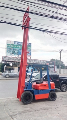 ขายรถยกโตโยต้า 2 ตัน รุ่น5 เครื่องเบนซิน กระบอกคู่ เสาสูง 4.5 เมตร ยางตันใหม่ พวงมาลัยเพาเว่อร์ นำเข้าจากญี่ปุ่น ใช้งานได้ทันที ราคา190000