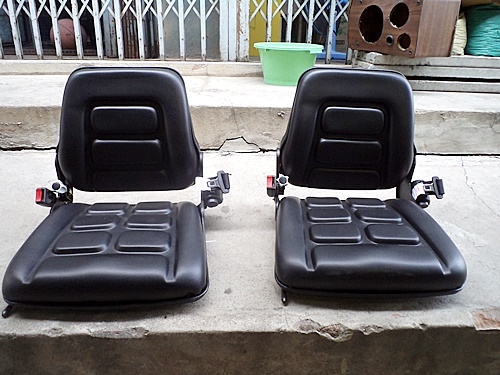 ขายเบาะรถโฟล์ลิฟท์ (ของใหม่)  ใช้ได้ทุกรุ่น-ทุกยี่ห้อ ราคา 3200 บาท ติดต่ออมรรัตน์  089-0160033 หรือ www.รถยกสินค้า.com