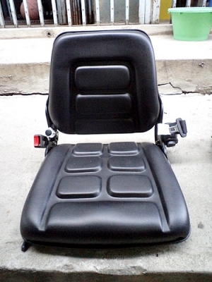 ขายเบาะรถโฟล์ลิฟท์ (ของใหม่)  ใช้ได้ทุกรุ่น-ทุกยี่ห้อ ราคา 3200 บาท ติดต่ออมรรัตน์  089-0160033 หรือ www.รถยกสินค้า.com