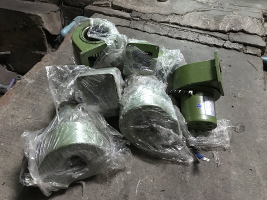 ขายโบวเวอร์ขนาดเล็กดูด-เป่าฝุ่นอากาศ Venz 0.08Kw 380V ต่อคาปาใช้ 220Vไฟบ้านได้ ของใหม่ไม่เคยใช้งาน มี 10ตัวพร้อมใช้งาน