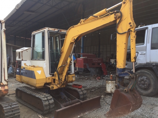 komatsu pc20-6สภาพดีเก่าญี่ปุ่น มีใบอินวอยไม่เคยใช้ในไทย