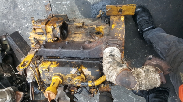 อะไหล่เครื่อง Komatsu 3D75