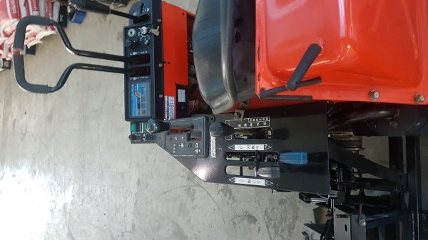 โครงรถเกี่ยวข้าว สภาพสวย เครื่องยนต์ดีเซล kubota 2สูบ 12แรงม้า สภาพใหม่