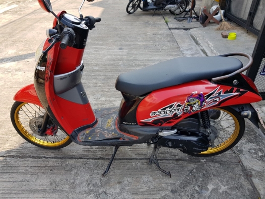 Scoopy i 2554 พร้อมใช้งาน