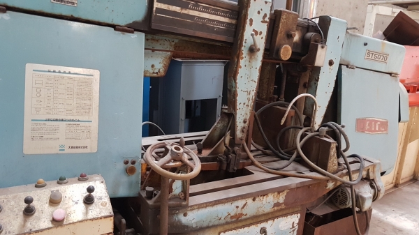 เครื่องเลื่อยสายพาน BandSaw