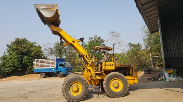 ขาย รถตัก KOMATSU JH60 รถใช้งานได้ดี ยางสวย ราคาต่อรองได้