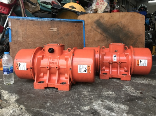 ขายมอเตอร์สั่น-เขย่า OLI 1.5HP. 380V made in Australian ตัวใหญ่ สั่นแรง สภาพสวยมากครับ ใช้งานมาน้อย ใหม่มาก พร้อมใช้งาน มี 2ตัวครับ