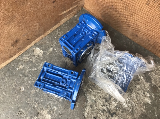 ขายหัวเกียร์ทดรอบ Motovario made in Italy อัตราทด 1:100 ของใหม่ ไม่เคยใช้งานมี 3ตัวครับ