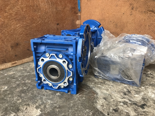 ขายหัวเกียร์ทดรอบ Motovario made in Italy อัตราทด 1:100 ของใหม่ ไม่เคยใช้งานมี 3ตัวครับ