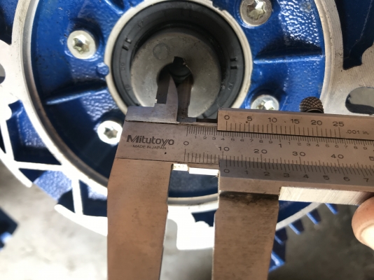 ขายหัวเกียร์ทดรอบ Motovario made in Italy อัตราทด 1:100 ของใหม่ ไม่เคยใช้งานมี 3ตัวครับ