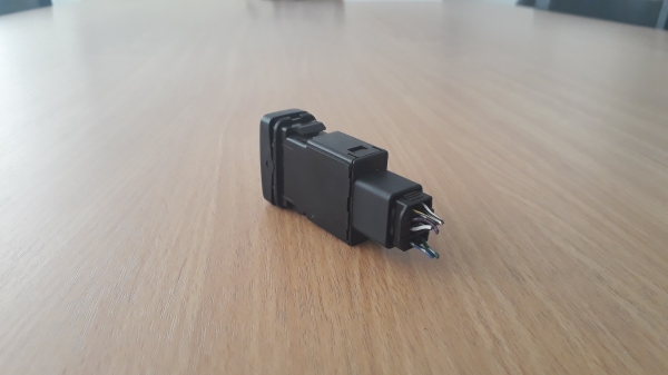 สวิตช์ S C ของรถTOYOTA เป็นสวิตช์เปิดได้สองทาง