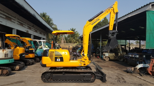 ขาย รถขุด KOMATSU รุ่น PC45 มือสองญี่ปุ่น แทรกเหล็ก สลัก บูทเอวแน่น 100\% สวยพร้อมใช้งาน มือถือ 0818753444