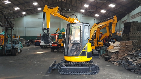 ขาย รถขุด KOMATSU รุ่น PC28UU-2- มือสองญี่ปุ่น หัวเก๋ง แทรกเหล็ก สลัก บูทเอวแน่น 100\% สวยพร้อมใช้งาน มือถือ 0818753444