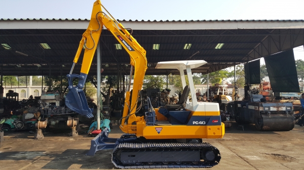 ขาย รถขุด KOMATSU รุ่น PC40-6-มือสองญี่ปุ่น แทรกเหล็ก สลัก บูทเอวแน่น 100\% สวยพร้อมใช้งาน มือถือ 0818753444