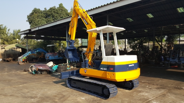 ขาย รถขุด KOMATSU รุ่น PC40-6-มือสองญี่ปุ่น แทรกเหล็ก สลัก บูทเอวแน่น 100\% สวยพร้อมใช้งาน มือถือ 0818753444