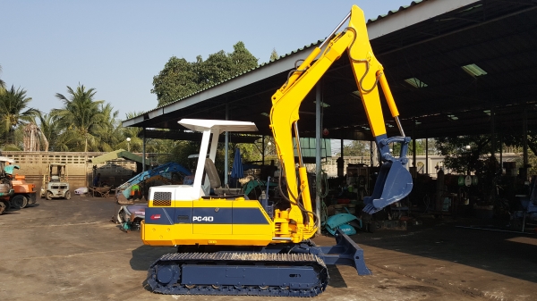 ขาย รถขุด KOMATSU รุ่น PC40-6-มือสองญี่ปุ่น แทรกเหล็ก สลัก บูทเอวแน่น 100\% สวยพร้อมใช้งาน มือถือ 0818753444