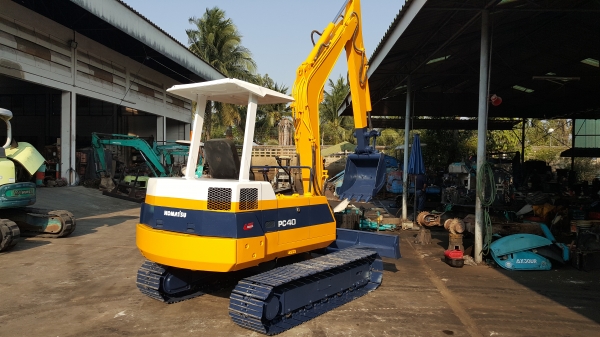 ขาย รถขุด KOMATSU รุ่น PC40-6-มือสองญี่ปุ่น แทรกเหล็ก สลัก บูทเอวแน่น 100\% สวยพร้อมใช้งาน มือถือ 0818753444