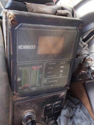ขาย 635,000 บาท KOBELCO SK200 MARK 3 เก๋งเทา เครื่องดี ปั้มแรง โช่หนา เอวแน่น ไฟฟ้าตัด (อุปกรณ์อยู่ครบ กล่อง จอ มอเตอร์) เอกสารแจ้งจำหน่าย  รถอยู่  นครปฐม โทร 0610710295