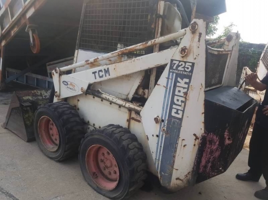ขาย 89,000 รถตักล้อยาง Bobcat TCM  Clark 725 เครื่องดี เกียร์แรง ยางสวย สภาพพร้อมใช้   รถอยู่ อยุธยา โทร 0610710295