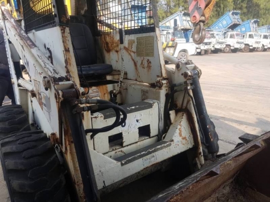 ขาย 89,000 รถตักล้อยาง Bobcat TCM  Clark 725 เครื่องดี เกียร์แรง ยางสวย สภาพพร้อมใช้   รถอยู่ อยุธยา โทร 0610710295