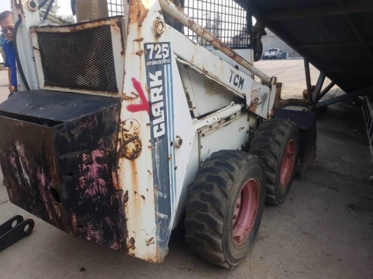 ขาย 89,000 รถตักล้อยาง Bobcat TCM  Clark 725 เครื่องดี เกียร์แรง ยางสวย สภาพพร้อมใช้   รถอยู่ อยุธยา โทร 0610710295