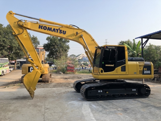 KOMATSU PC200-8MO