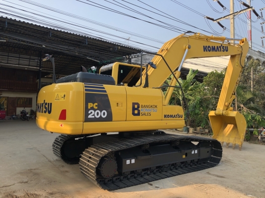 KOMATSU PC200-8MO