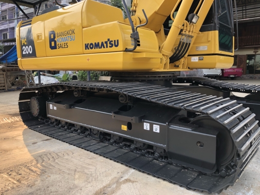 KOMATSU PC200-8MO