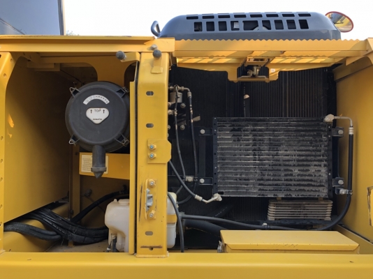 KOMATSU PC200-8MO