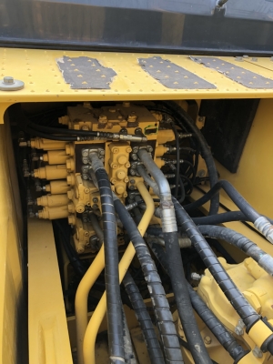 KOMATSU PC200-8MO